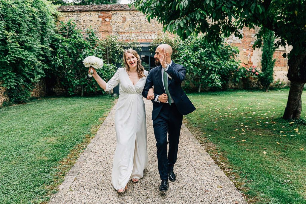 Portrait couple mariage oliviers Domaine de Montchevreuil — Pierre Atelier photographe mariage
