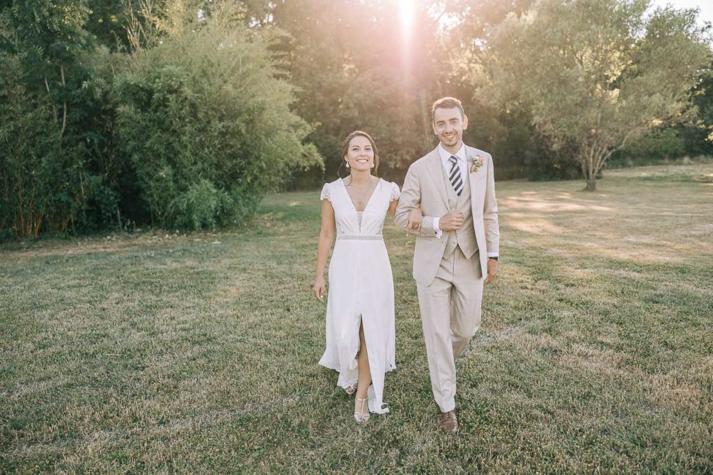 Cocktail après cérémonie laïque Domaine de Montireau jardin — Pierre Atelier photographe mariage