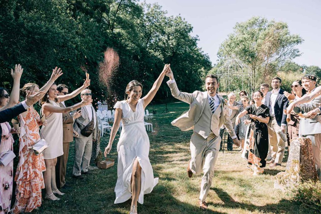 Portrait couple mariage cérémonie laïque Domaine Montireau — Pierre Atelier photographe mariage