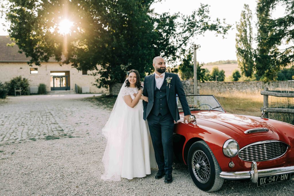 Golden hour champs Ferme de la Faisanderie mariage Yvelines — Pierre Atelier photographe mariage