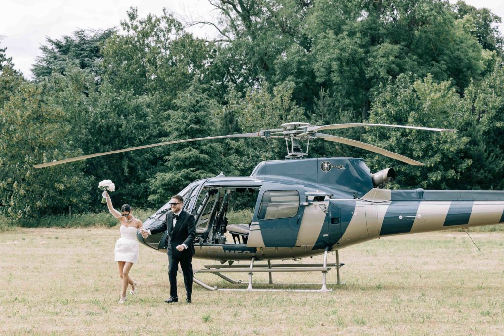 Hangar avions vintage aérodrome Ferté-Alais mariage — Pierre Atelier photographe