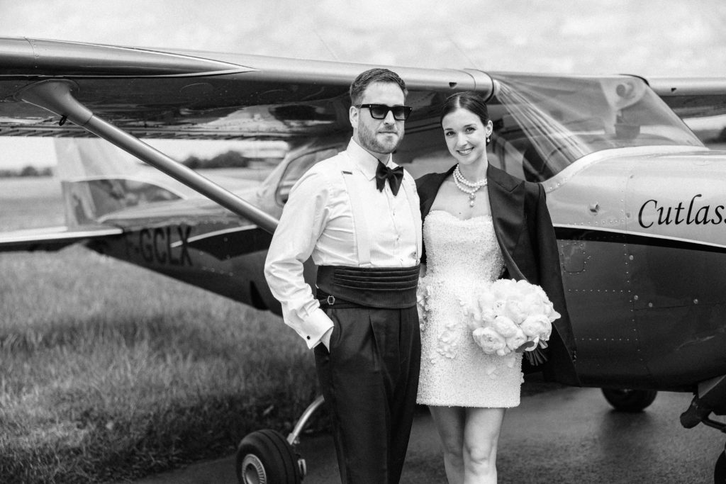 Séance couple mariage tarmac aérodrome La Ferté-Alais — Pierre Atelier photographe mariage
