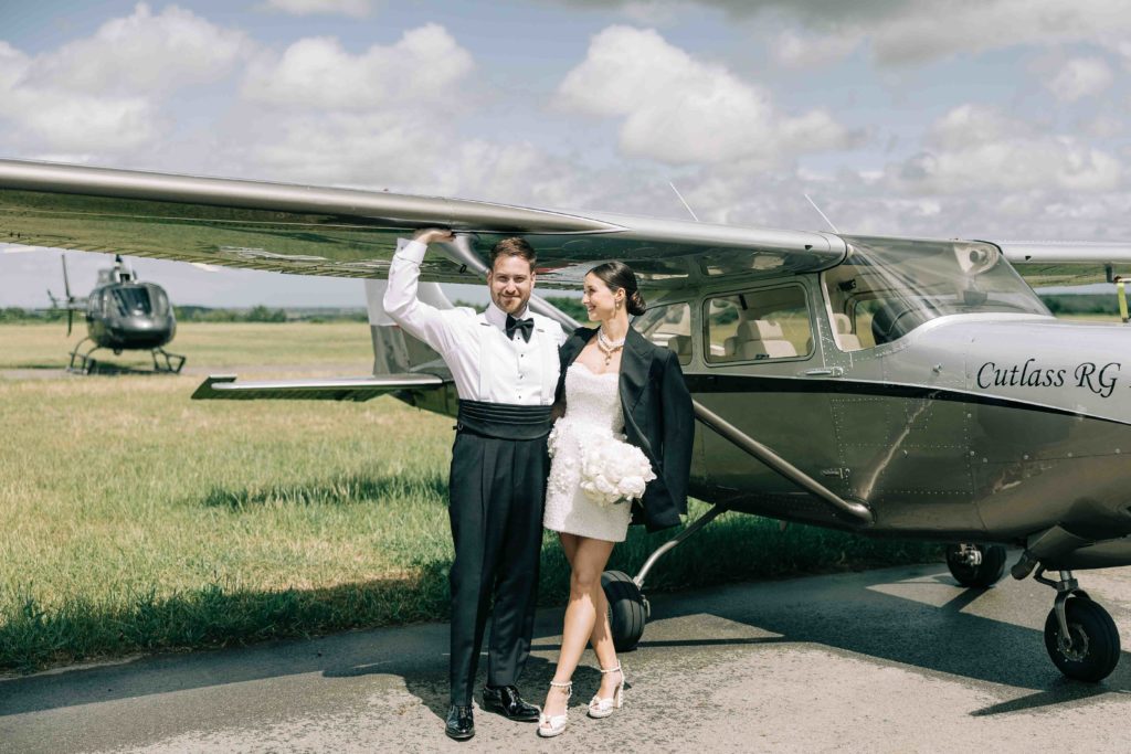 Portrait mariés avions aérodrome La Ferté-Alais Essonne — Pierre Atelier photographe