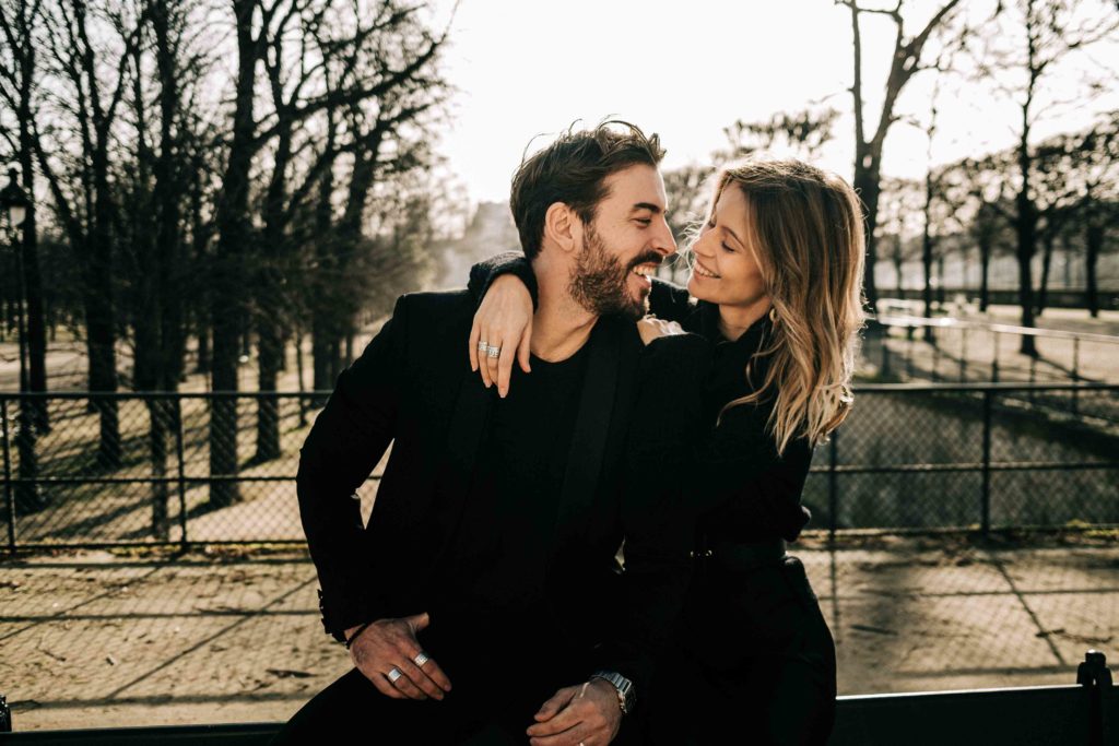 Séance love story Île de la Cité Paris ruelles médiévales — Pierre Atelier photographe couple