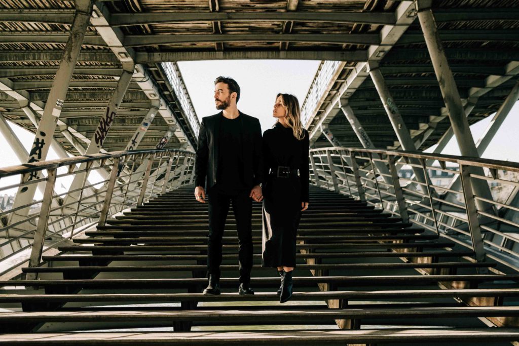 Séance photo couple Paris quais Seine île de la Cité fond — Pierre Atelier photographe