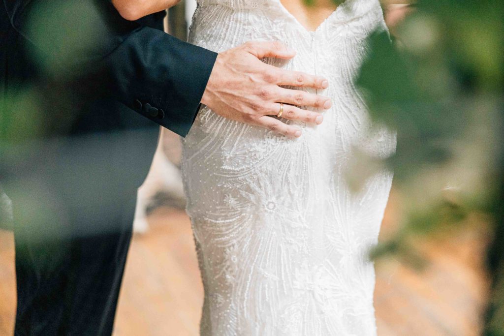 Invités cérémonie laïque Domaine Quincampoix automne — Pierre Atelier photographe mariage Paris