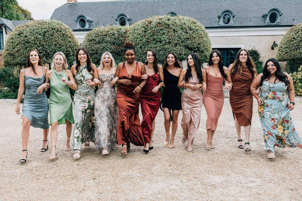 Invités cocktail Domaine Quincampoix feuillages automne — Pierre Atelier photographe mariage Paris