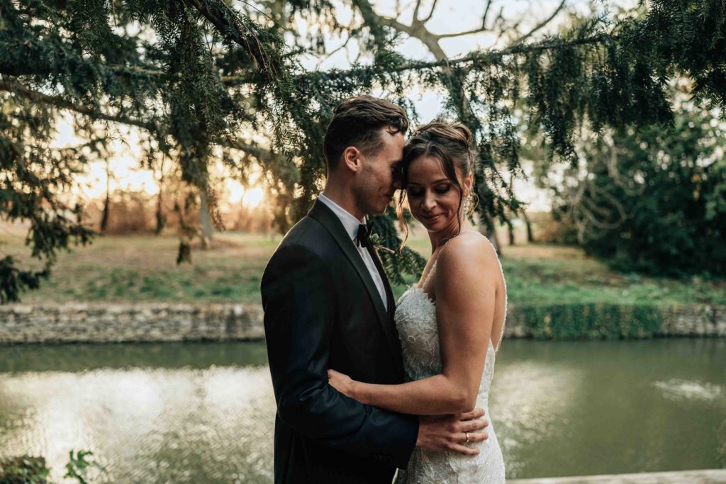 Lumière dorée automne mariés Domaine Quincampoix — Pierre Atelier photographe mariage Paris