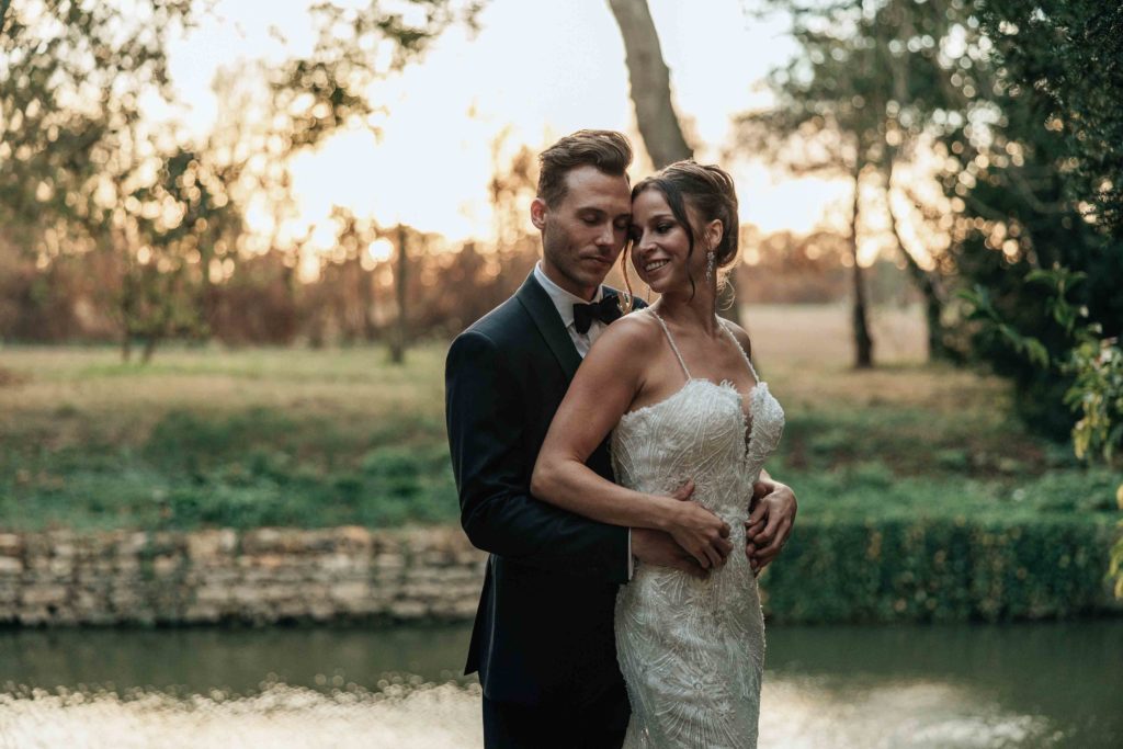 Couple mariage feuillages roux Domaine Quincampoix novembre — Pierre Atelier photographe mariage