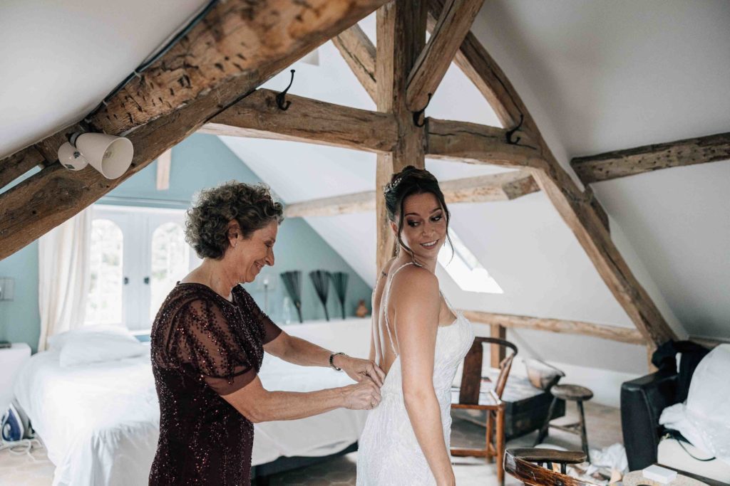 Détail robe mariée Domaine Quincampoix lumière novembre — Pierre Atelier photographe