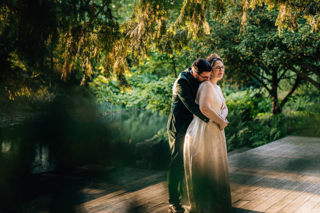 Portrait intime mariés golden hour Domaine Quincampoix — Pierre Atelier photographe mariage Paris