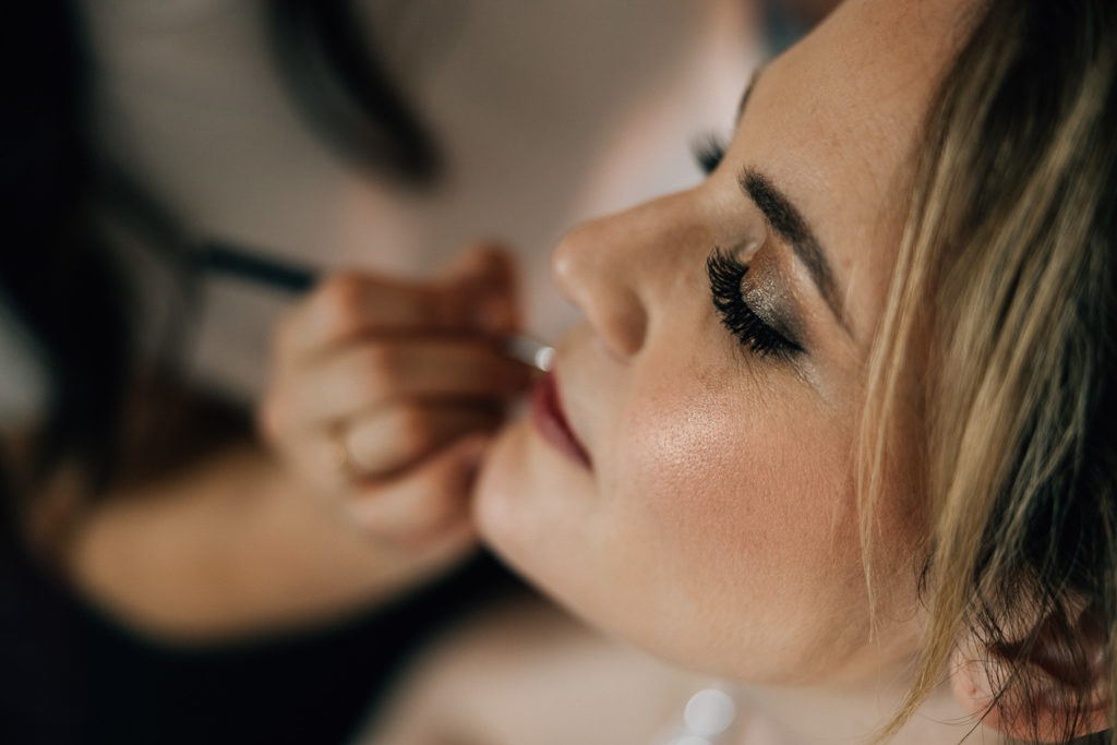 Coiffure mariée Domaine Quincampoix printemps — Pierre Atelier photographe mariage Paris