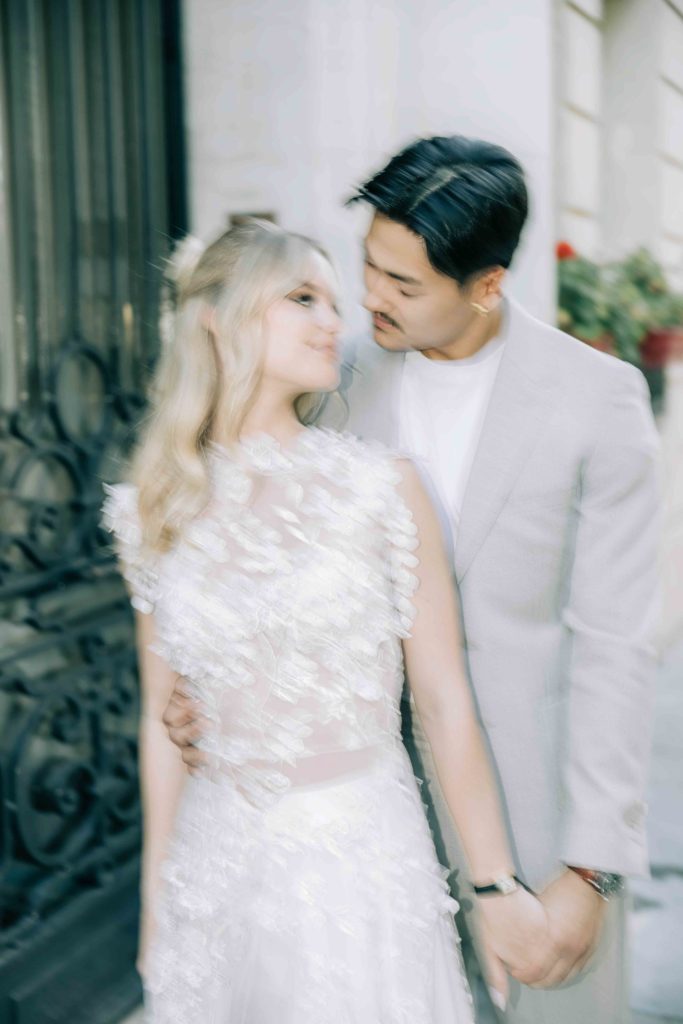 Cérémonie laïque jardin Château Saint-Martin-du-Tertre printemps — Pierre Atelier photographe mariage