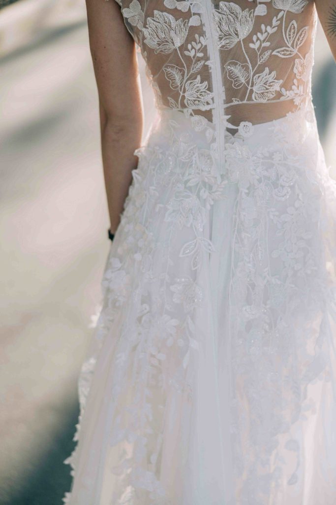 Détail robe mariée Château Saint-Martin Tertre 95 — Pierre Atelier photographe