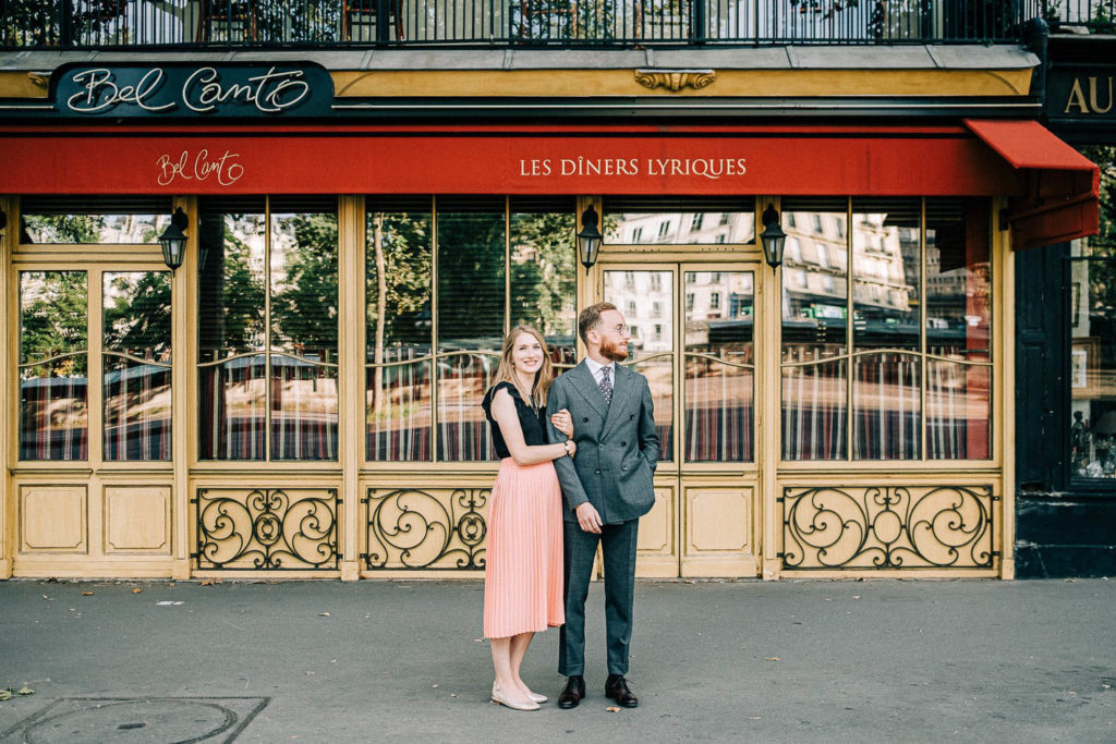 Séance couple quais bas Seine Paris bords de l'eau — Pierre Atelier photographe
