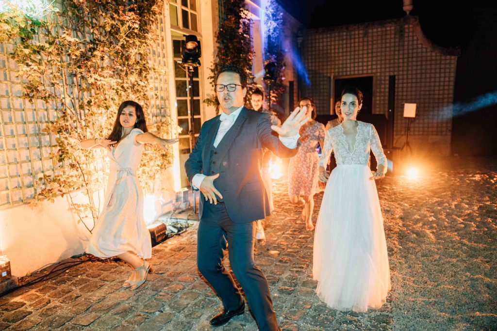 Invités jardins Le Nôtre cocktail Château Chantilly — Pierre Atelier photographe mariage Paris
