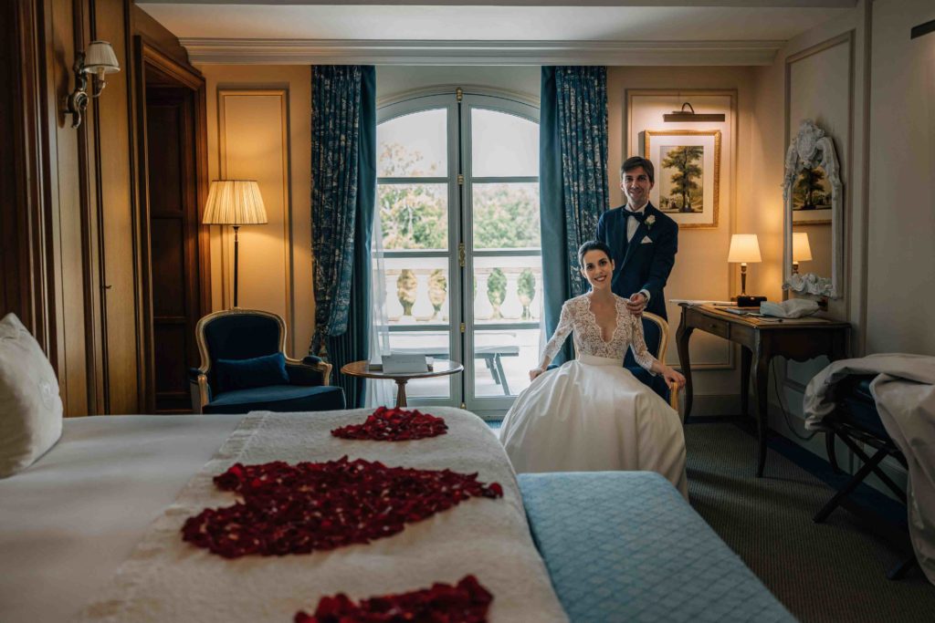 Portrait romantique mariés Château Chantilly Oise — Pierre Atelier photographe mariage Paris