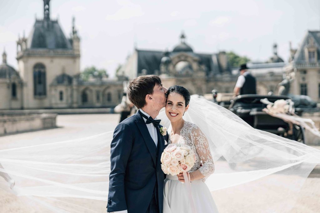 Portrait couple mariage Château de Chantilly jardins — Pierre Atelier photographe mariage