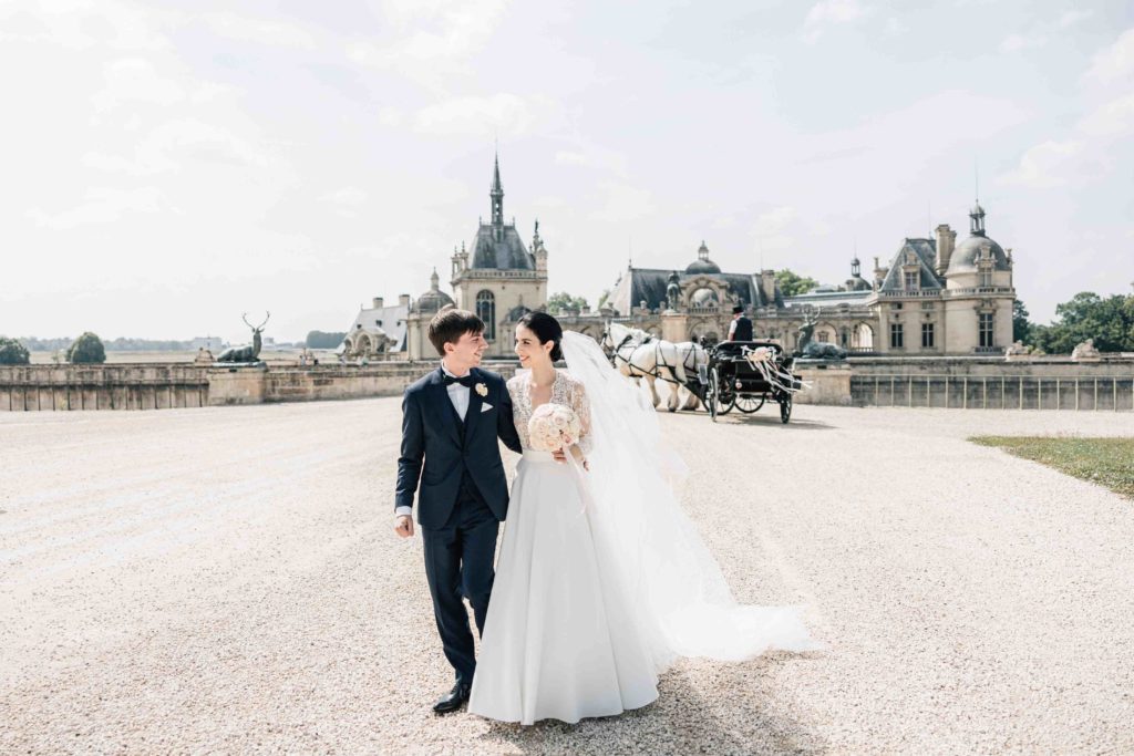 Portrait couple mariage Château de Chantilly jardins — Pierre Atelier photographe mariage
