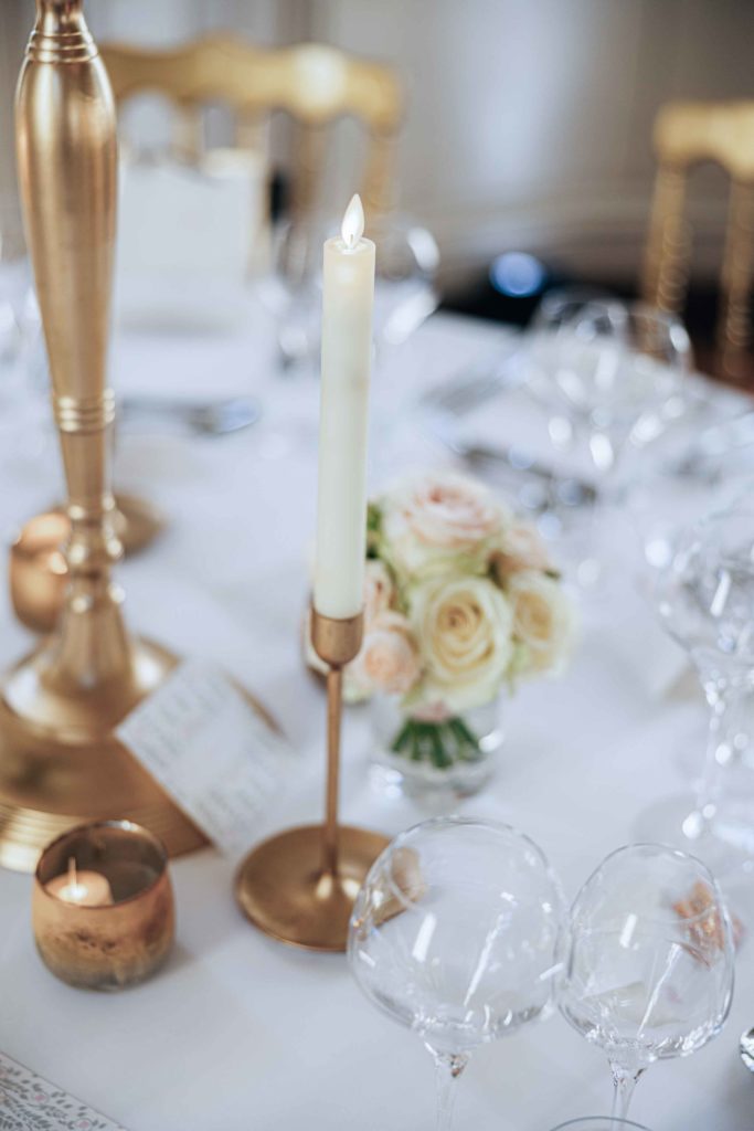 Détail robe dos Château de Chantilly mariage — Pierre Atelier photographe