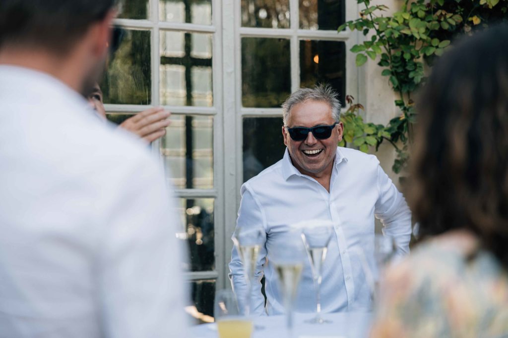 Préparatifs marié Château de Chantilly mariage parisien — Pierre Atelier photographe mariage Paris