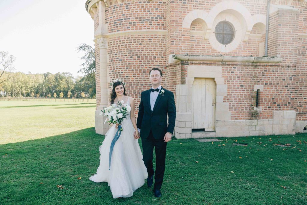 Invités cocktail jazz Château Varennes mariage franco-américain — Pierre Atelier photographe mariage Paris