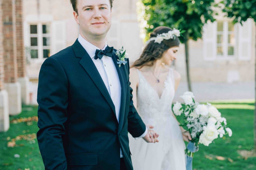Portrait couple vignes Château Varennes Bourgogne — Pierre Atelier photographe mariage
