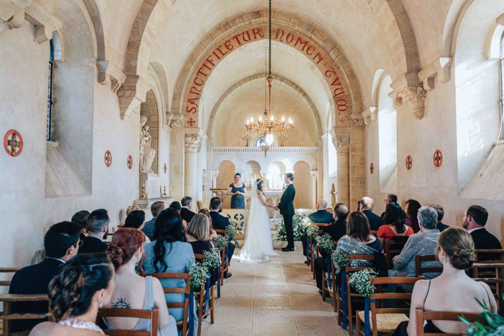 Rires invités cocktail jazz Château Varennes Bourgogne — Pierre Atelier photographe mariage