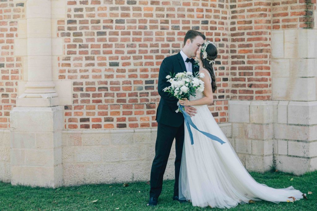 Préparatifs mariée Château de Varennes Bourgogne mariage franco-américain — Pierre Atelier photographe mariage