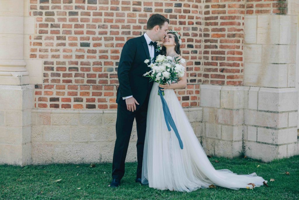 Détail robe mariée Château Varennes Saône-et-Loire — Pierre Atelier photographe