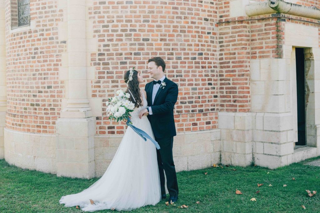 Portrait mariée chambre Château de Varennes Bourgogne — Pierre Atelier photographe mariage