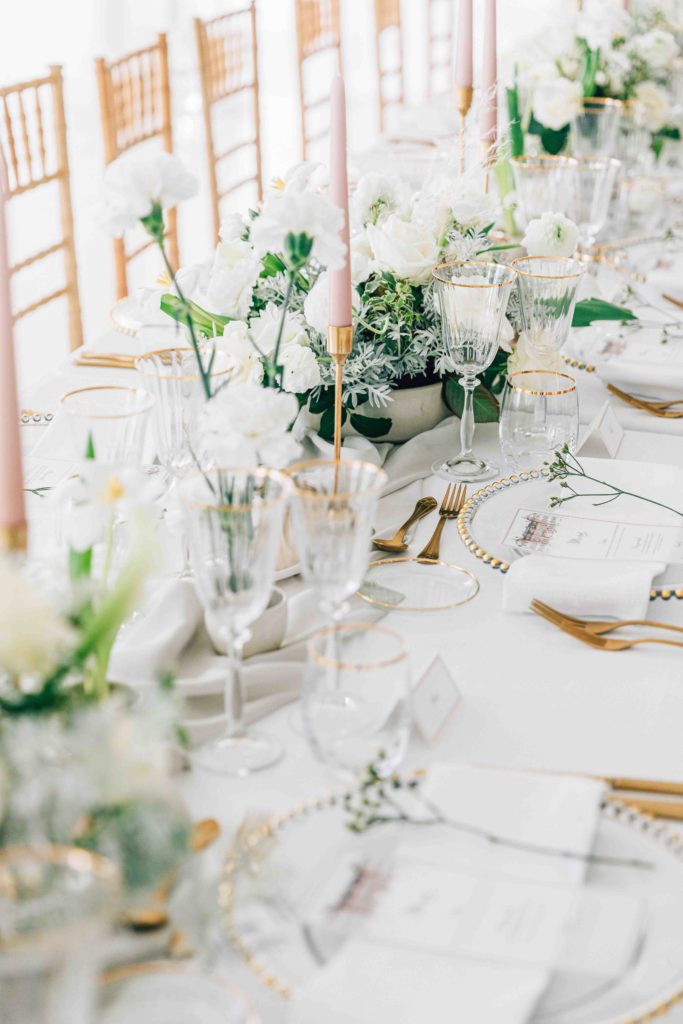 Table d'exception lumière naturelle Orangerie Château de Varennes — Pierre Atelier photographe