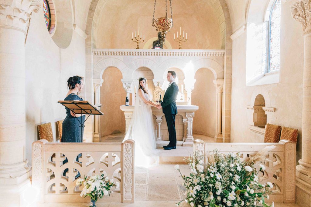 Portrait couple vignes Château de Varennes Bourgogne — Pierre Atelier photographe mariage