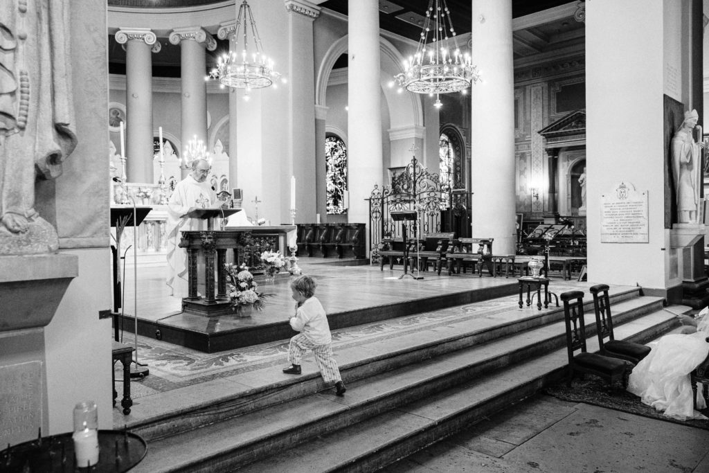 Mariés nef Église Saint-Germain-en-Laye fresques Amaury-Duval — Pierre Atelier photographe mariage