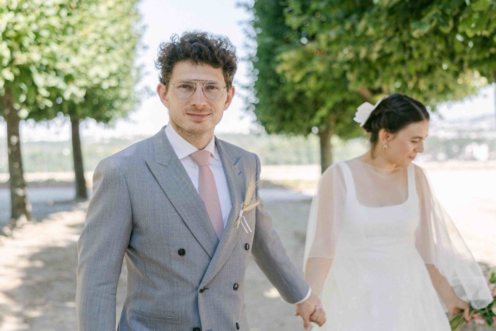 Photos groupe parvis Église Saint-Germain-en-Laye château fond — Pierre Atelier photographe mariage