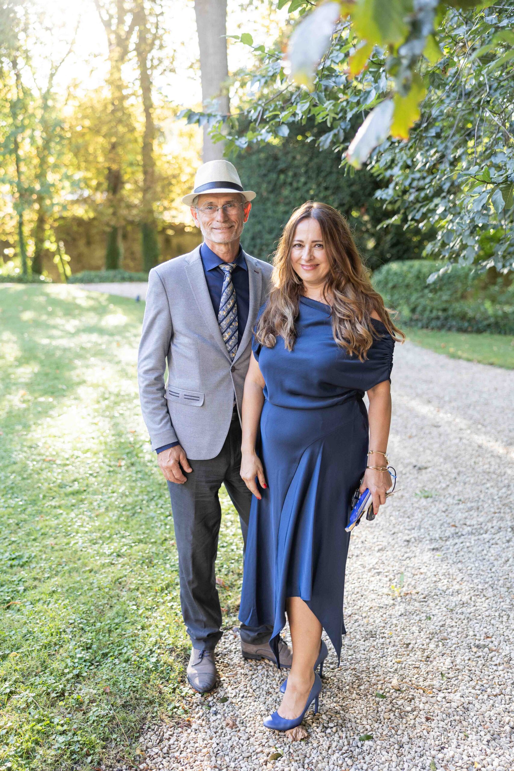 Arrivée des mariés cocktail Château de Précy — Pierre Atelier photographe mariage