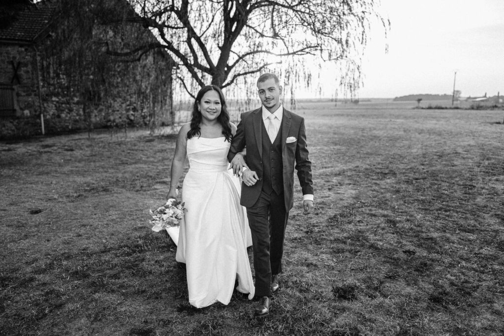 Portrait intime mariés fin de journée Courcelles-en-Bassée — Pierre Atelier photographe mariage