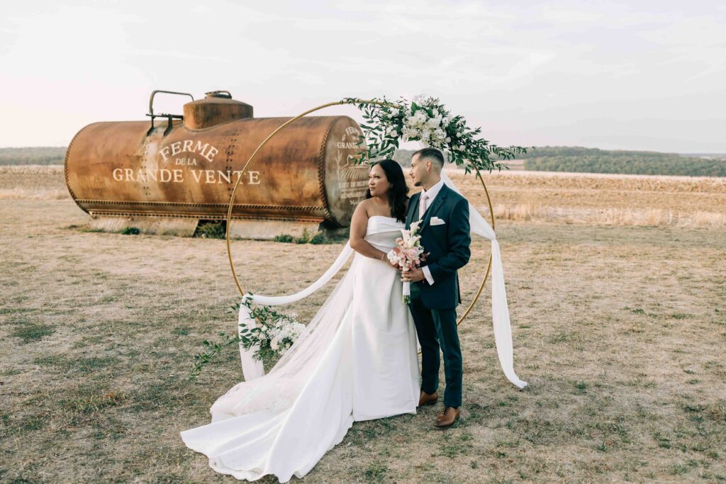 Couple arbre isolé plaine de la Bassée mariage — Pierre Atelier photographe