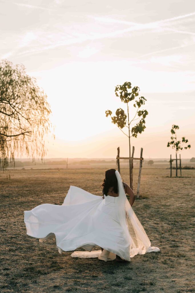 Salle de réception dîner mariage Ferme de la Grande Vente — Pierre Atelier photographe mariage