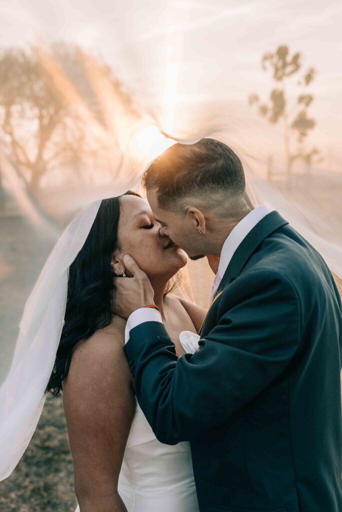 Photos de groupe cour Ferme de la Grande Vente mariage — Pierre Atelier photographe mariage
