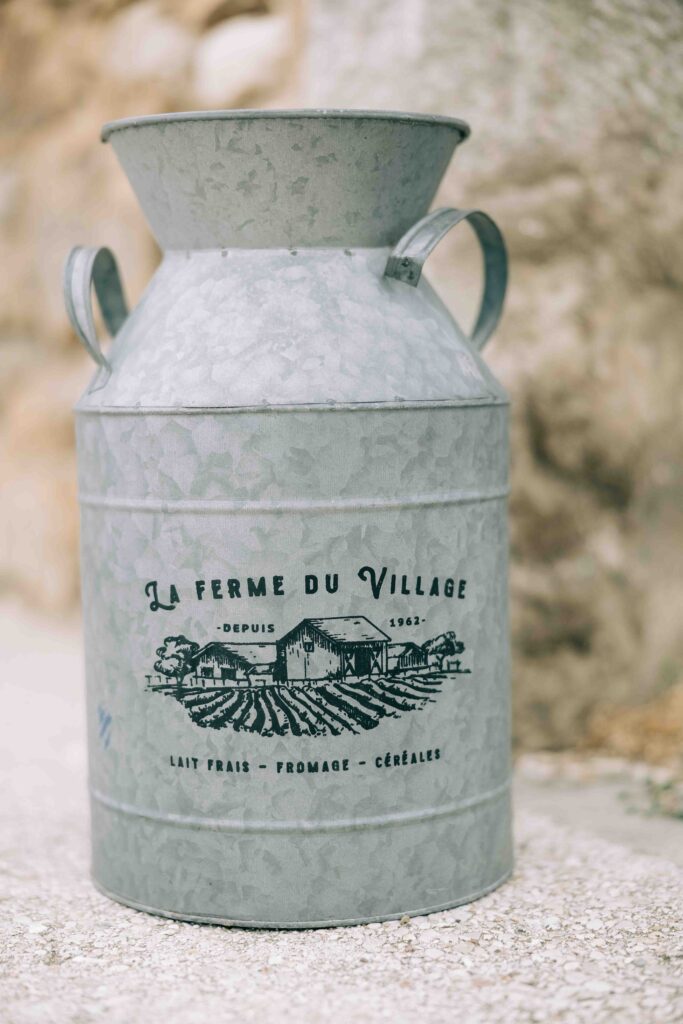 Portrait mariés murs en pierre Ferme de la Grande Vente — Pierre Atelier photographe