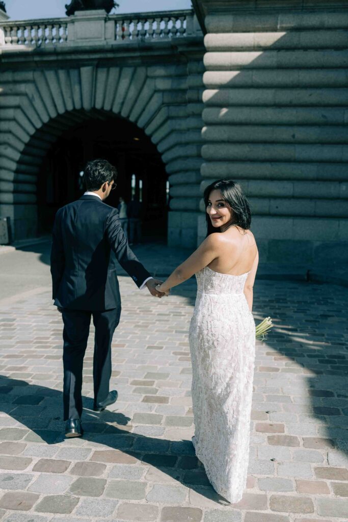 Perspective dôme des Invalides séance couple Pont Alexandre III — Pierre Atelier photographe mariage Paris